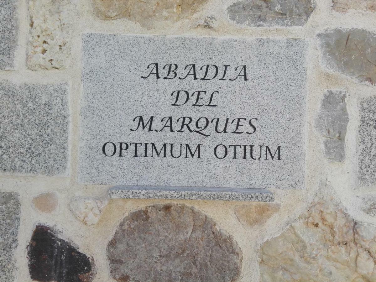 Abadía del Marqués de Avila Vega de Santa María Esterno foto