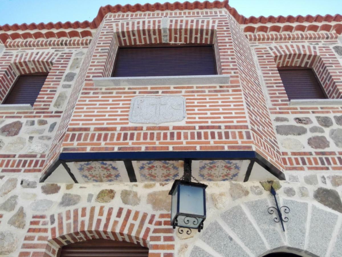 Abadía del Marqués de Avila Vega de Santa María Esterno foto