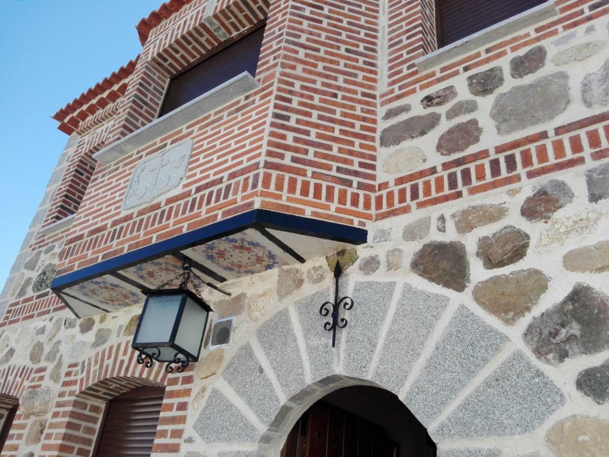 Abadía del Marqués de Avila Vega de Santa María Esterno foto