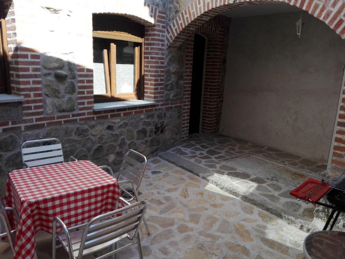 Abadía del Marqués de Avila Vega de Santa María Esterno foto